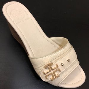 TORY BURCH WHITE WEDGE SLIDE LEATHER SANDALS